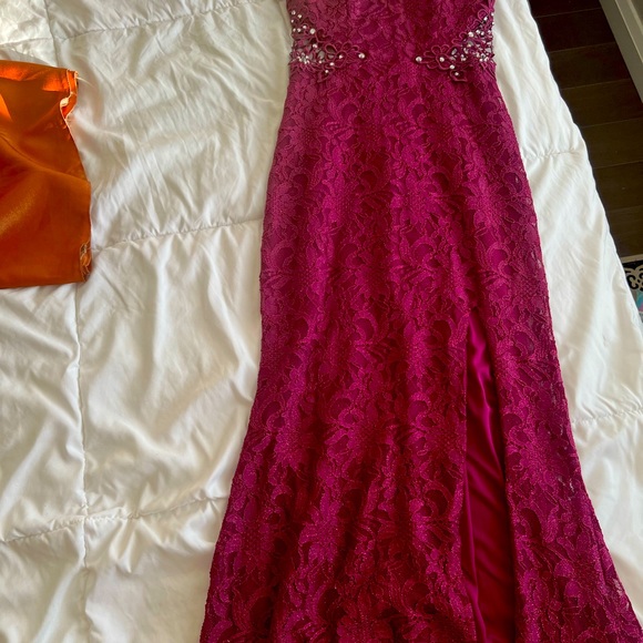 Elegant Burgundy long dress slim fit - Picture 3 of 6